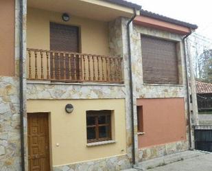 Single-family semi-detached to rent in Calle Celorio, Celorio - Poó - Parres