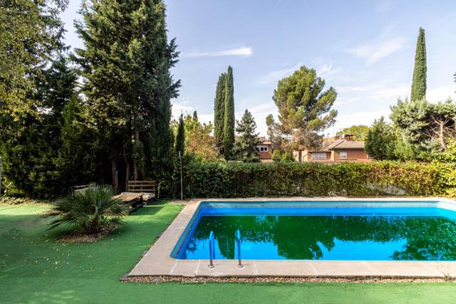 Casa adosada en Venta en Urbanizaciones