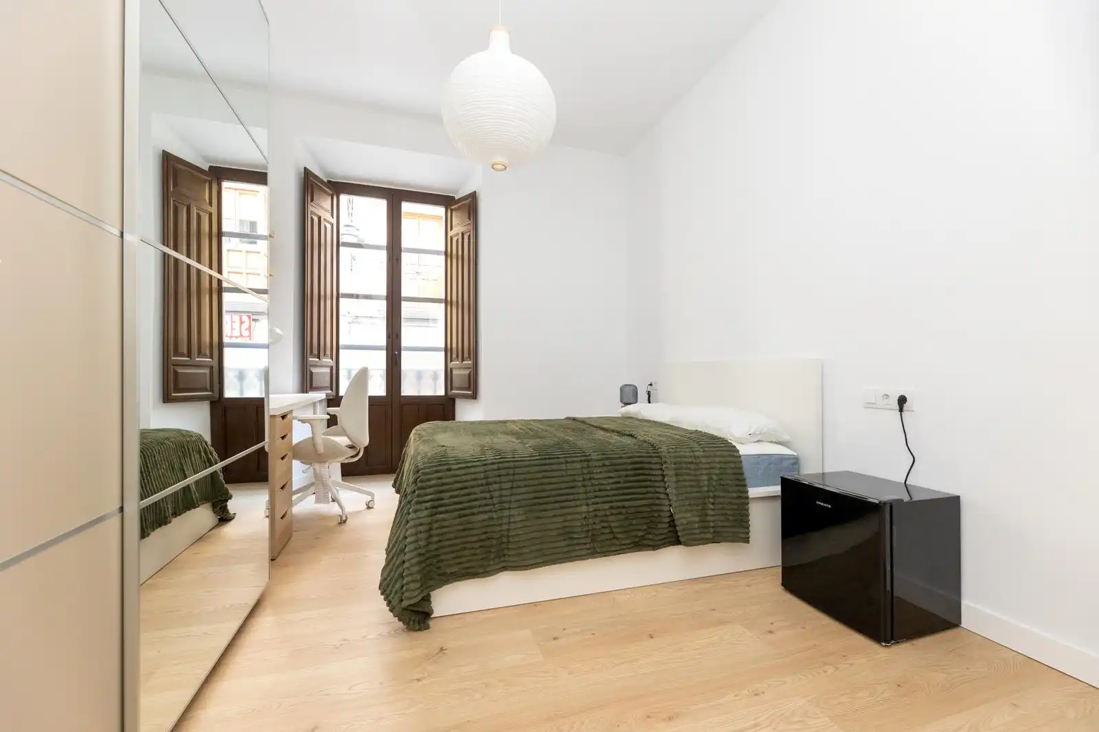 Habitación de Apartamento de alquiler en Granada con Aire acondicionado, Calefacción y Parquet