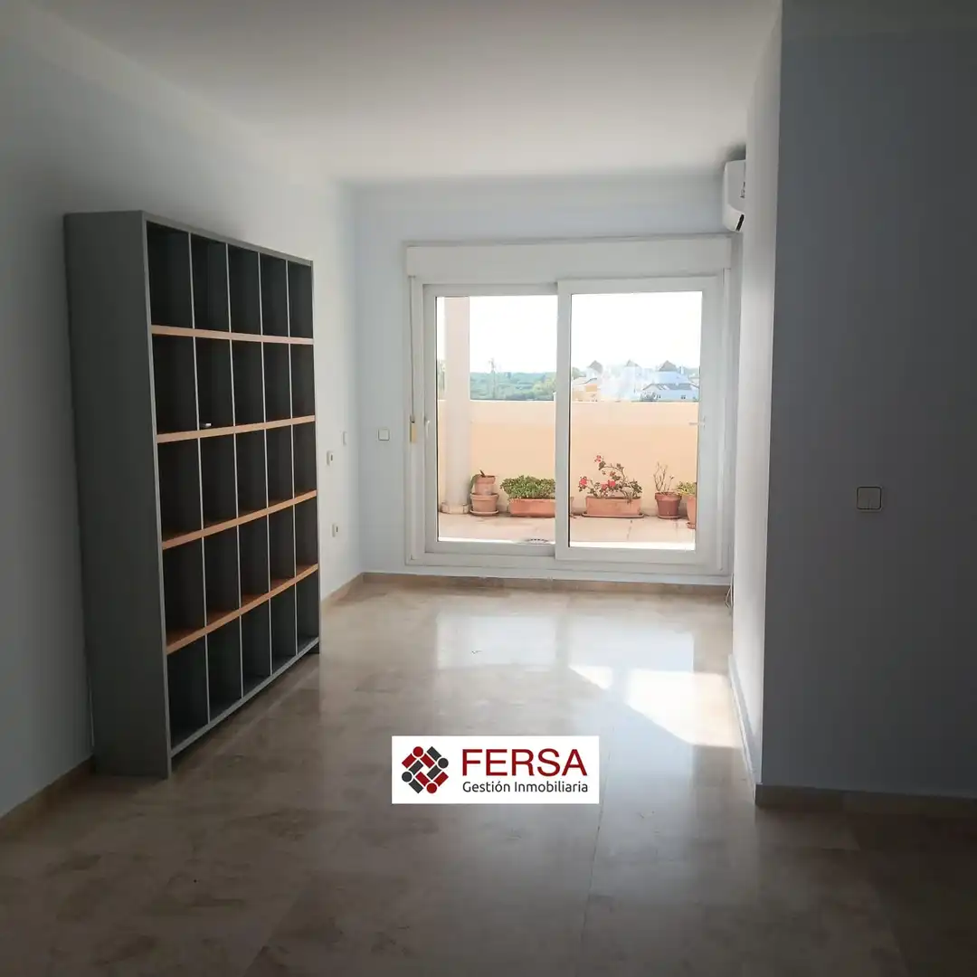 Attic for rent in Avenida de la Libertad, Pinar Alto