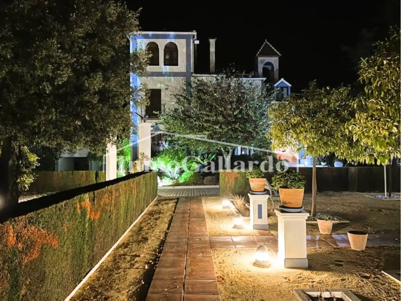 Garden of Buildings for sale in Lucena