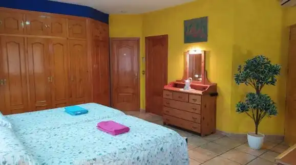 Dormitori de Finca rústica en venda en Valdepeñas amb Aire condicionat, Calefacció i Jardí privat