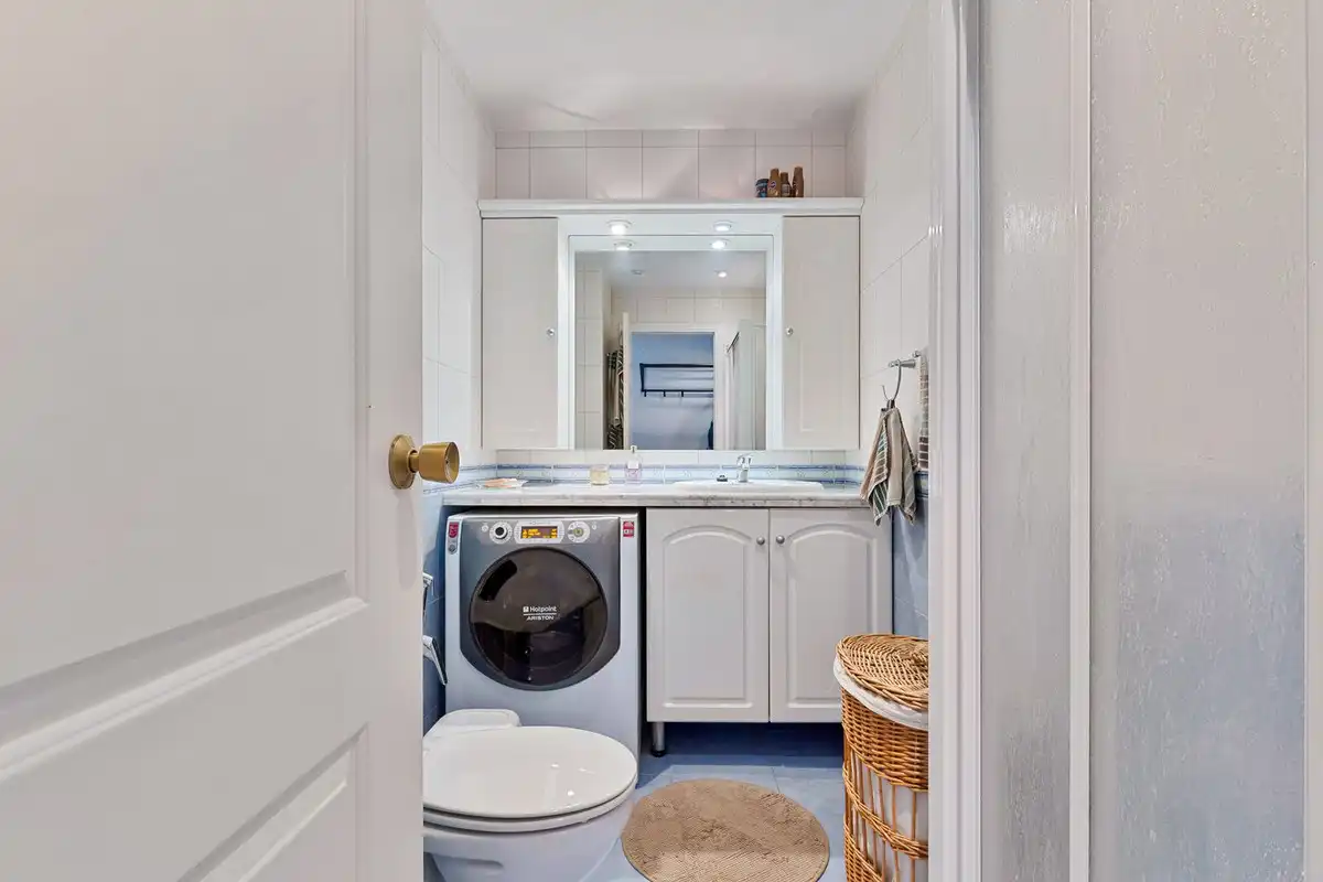 Baño de Apartamento en venta en Fuengirola con Terraza, Piscina y Amueblado