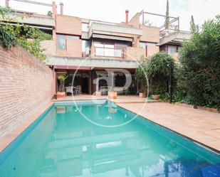 Swimming pool of Single-family semi-detached for sale in  Madrid Capital  with Air Conditioner, Heating and Private garden