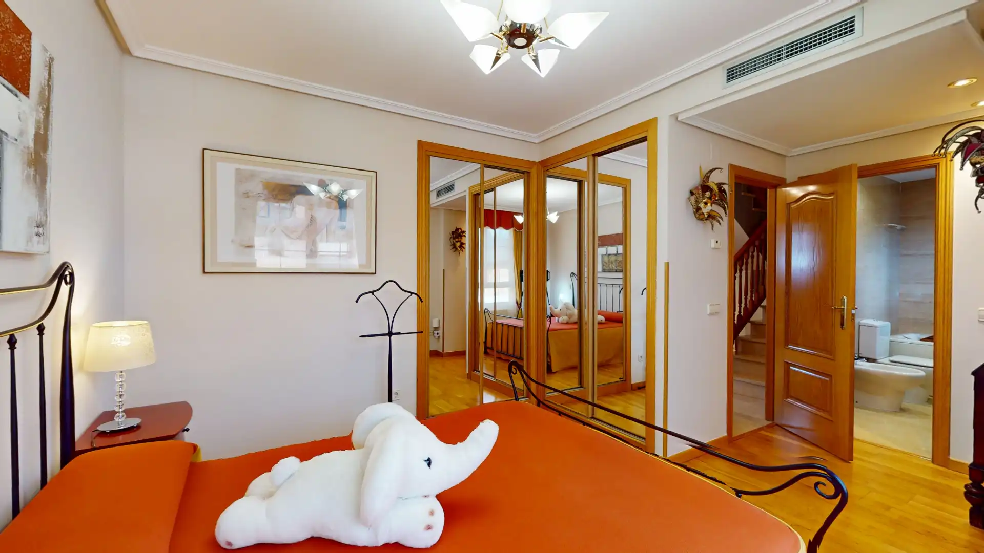 Habitación de Casa adosada en venta en Boadilla del Monte con Aire acondicionado, Calefacción y Jardín privado