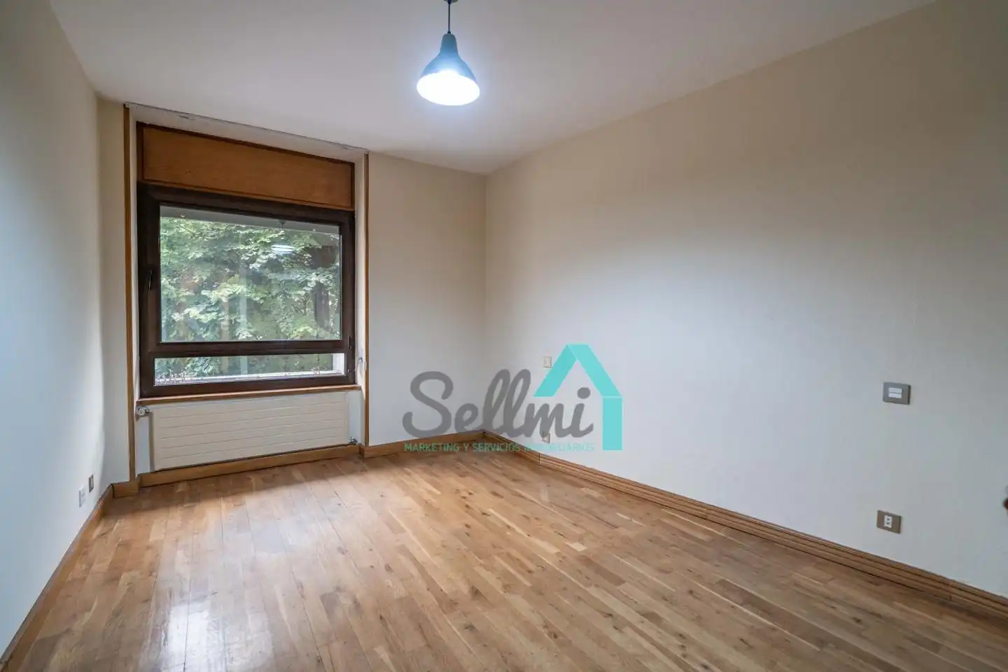 Habitación de Piso en venta en Oviedo  con Calefacción, Parquet y Terraza