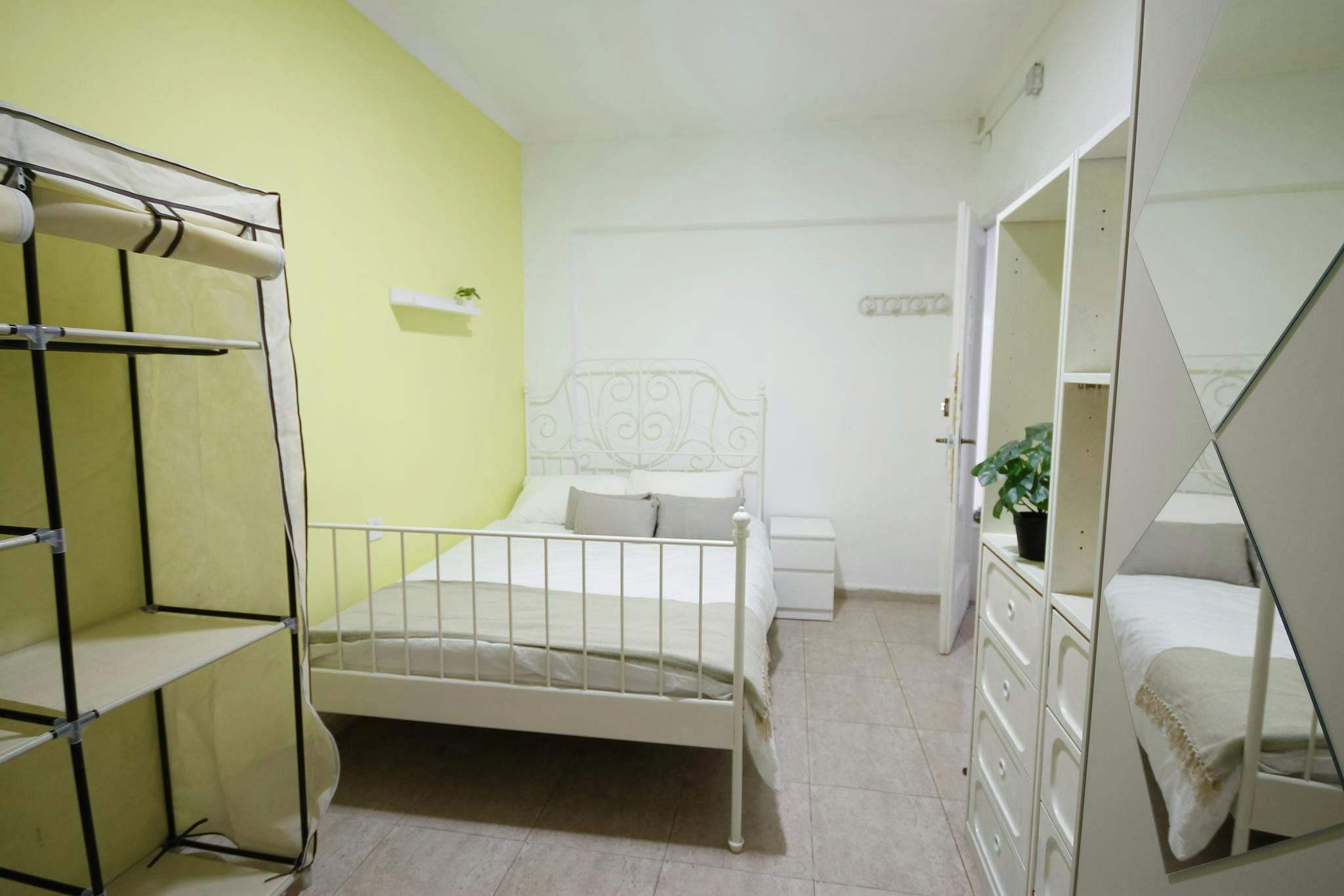Bedroom of Flat to share in  Barcelona Capital  with Heating, Furnished and Washing machine
