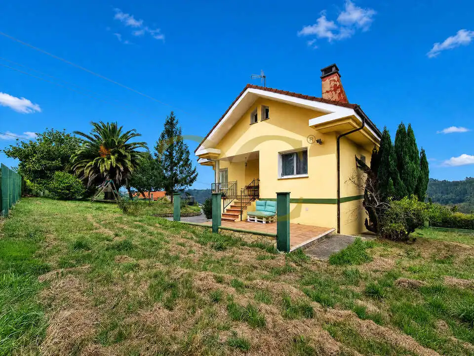 Vista exterior de Casa o xalet en venda en Villaviciosa amb Calefacció, Jardí privat i Terrassa