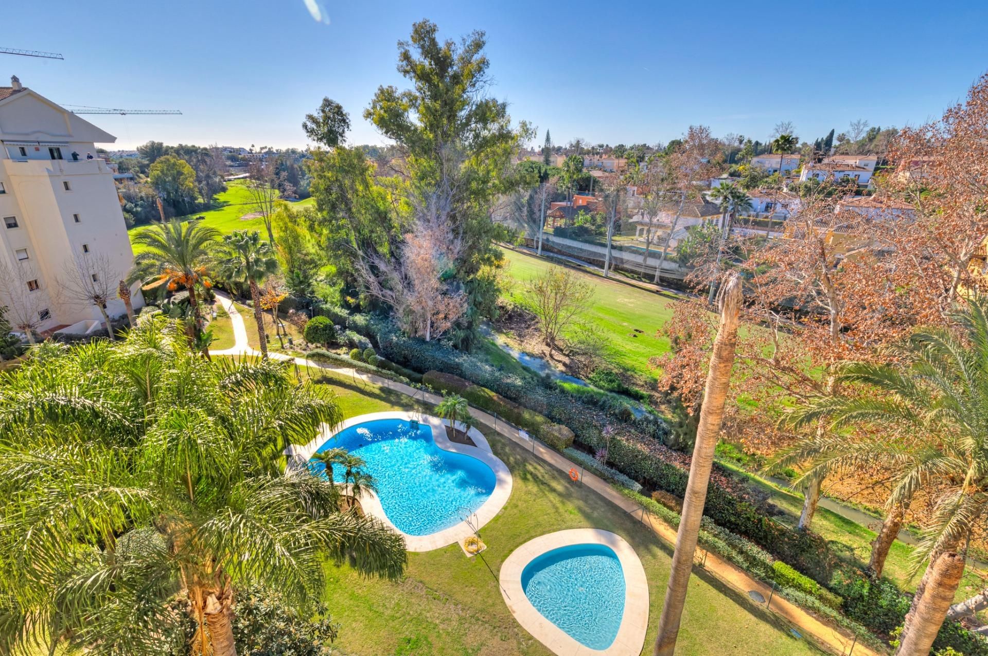 Jardí de Àtic en venda en Marbella amb Aire condicionat, Calefacció i Jardí privat