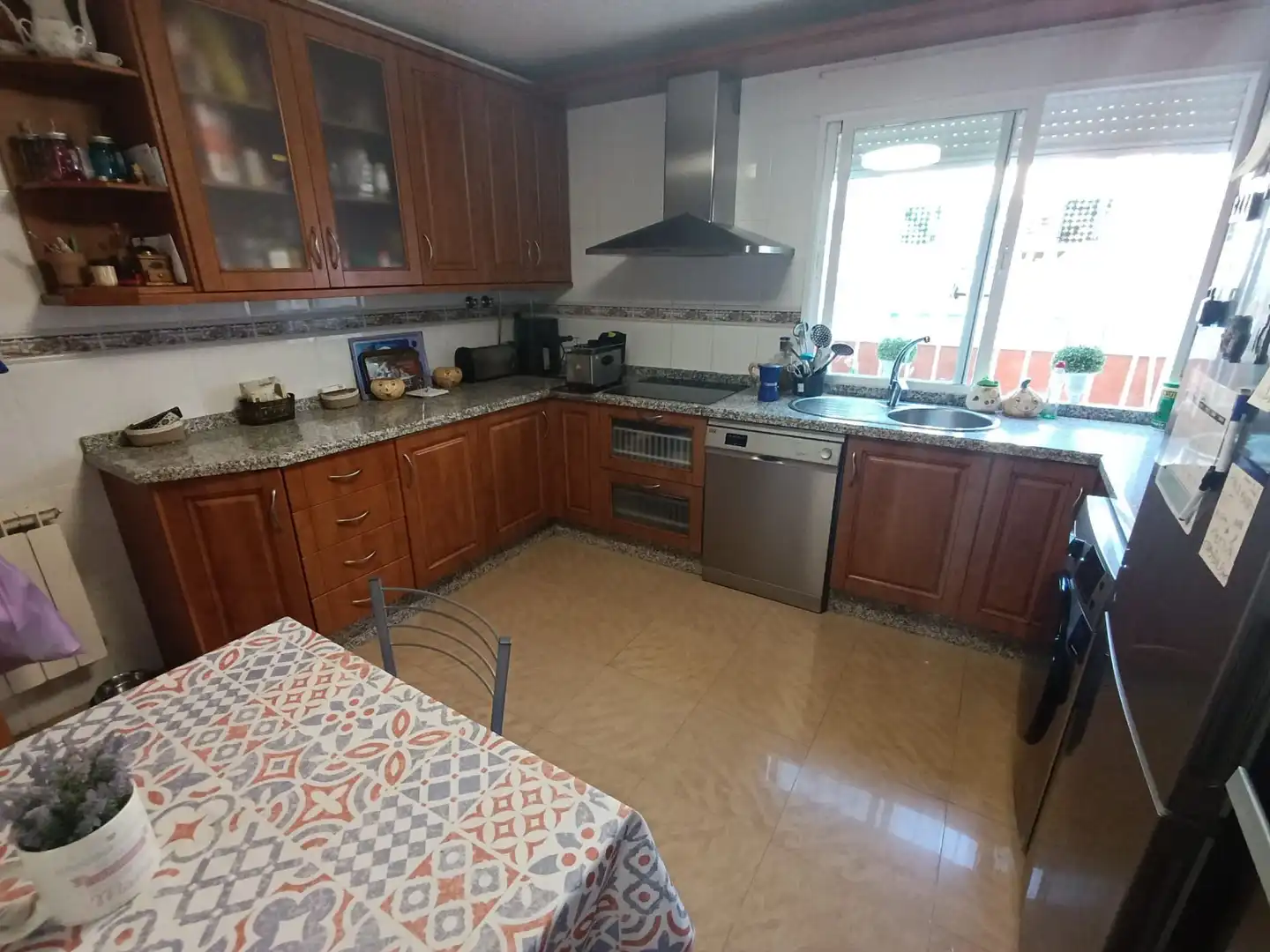 Cuina de Casa adosada en venda en Linares amb Aire condicionat, Calefacció i Terrassa