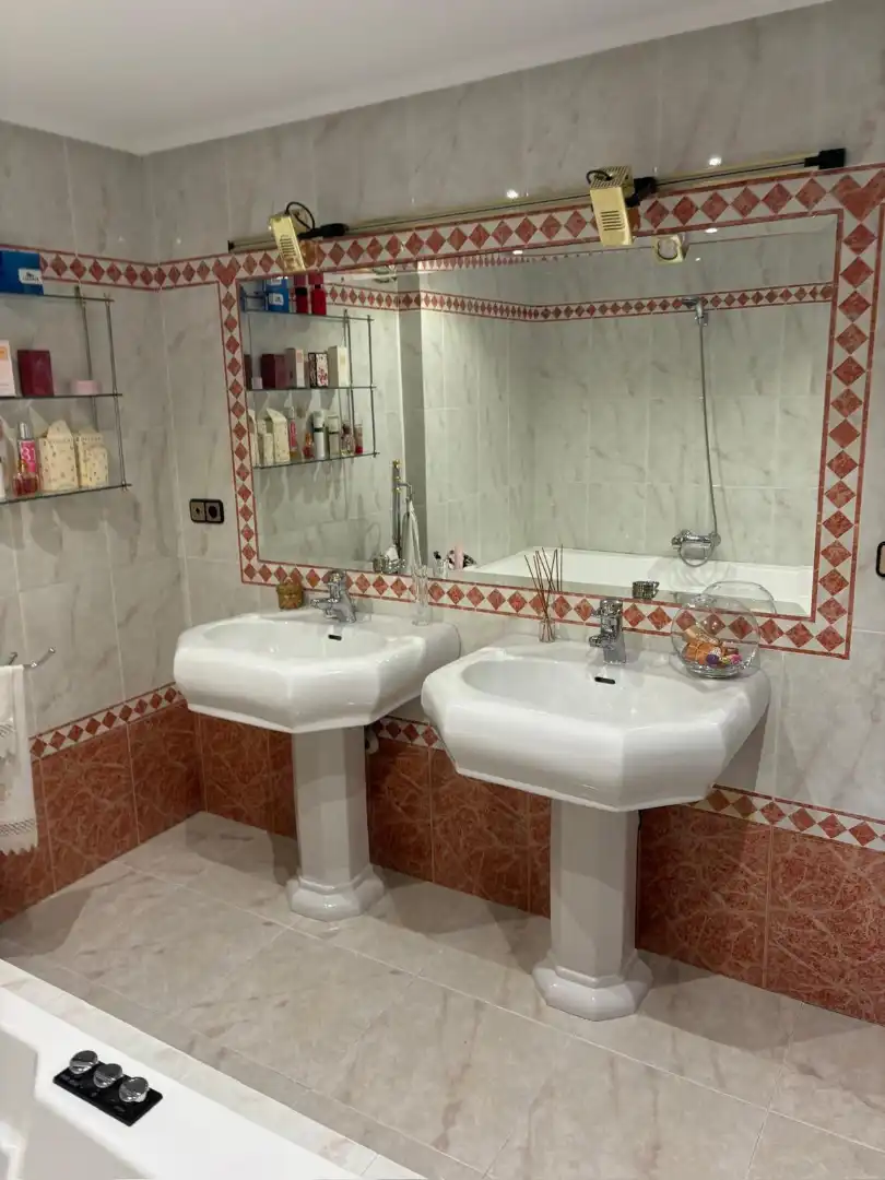 Bany de Àtic en venda en Jaén amb Aire condicionat, Calefacció i Terrassa