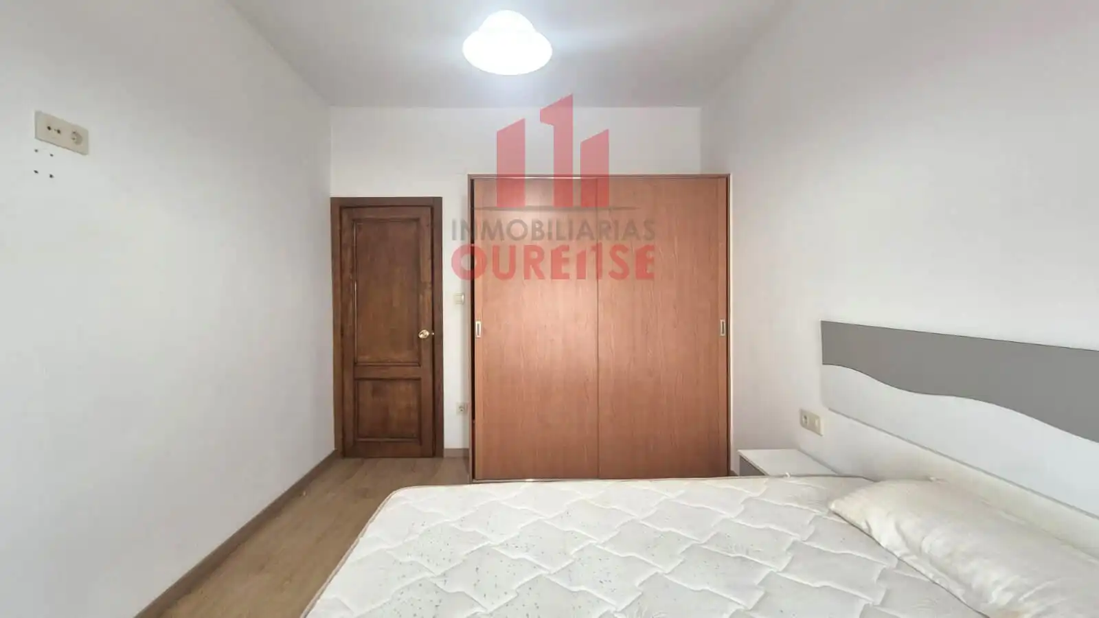 Dormitori de Pis de lloguer en Ourense Capital  amb Calefacció, Terrassa i Moblat