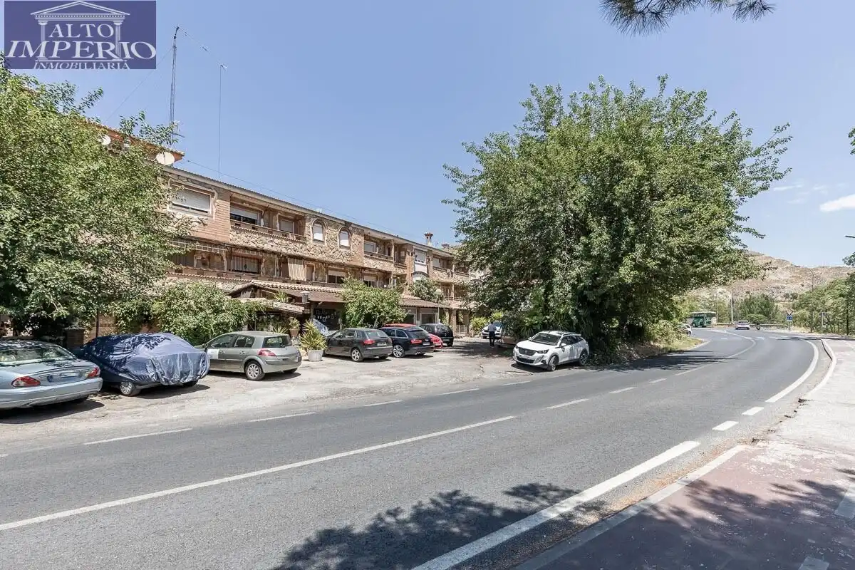 Local comercial en venda a Pinos Genil, imagen 4