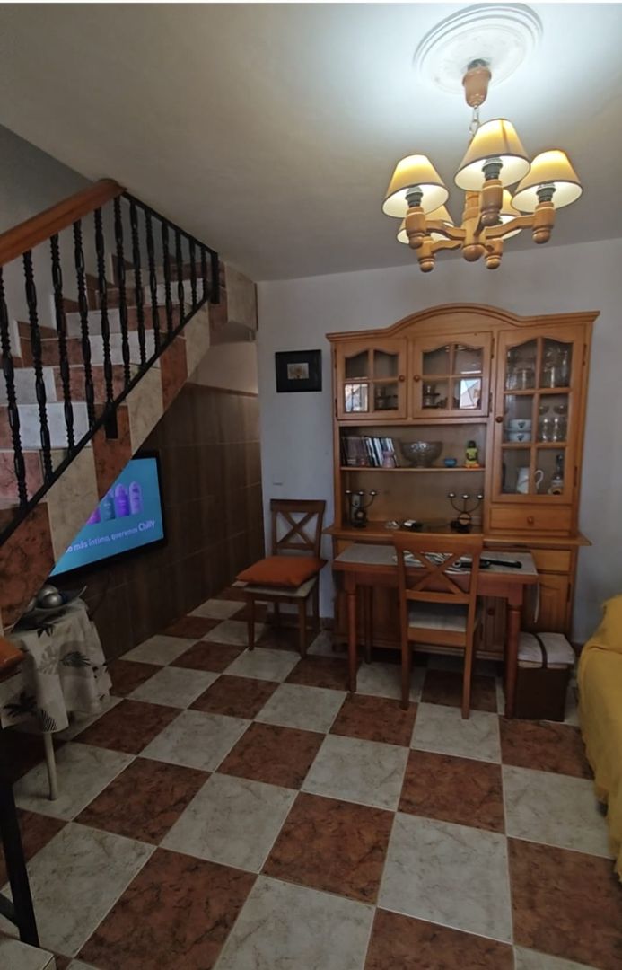 Sala d'estar de Casa adosada en venda en Vélez-Málaga amb Aire condicionat i Moblat