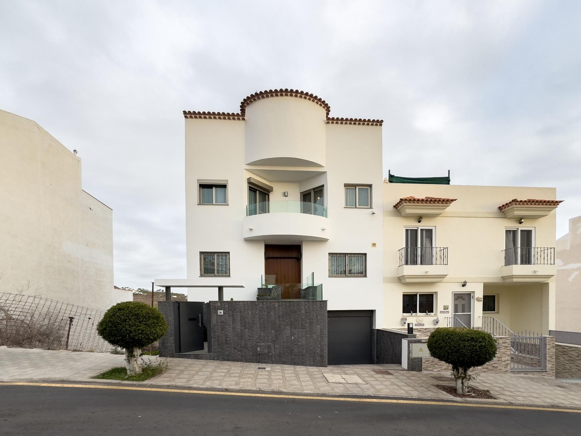Exterior view of House or chalet for sale in Guía de Isora  with Private garden and Balcony