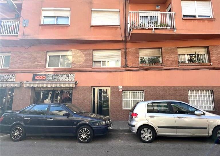 Vista exterior de Apartament en venda en Cornellà de Llobregat