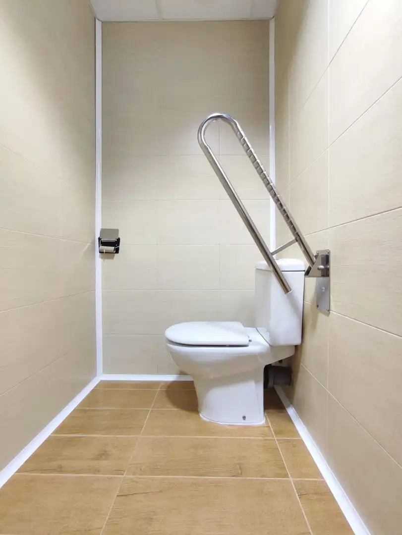 Baño de Local en venta en Valle de Egüés / Eguesibar con Aire acondicionado