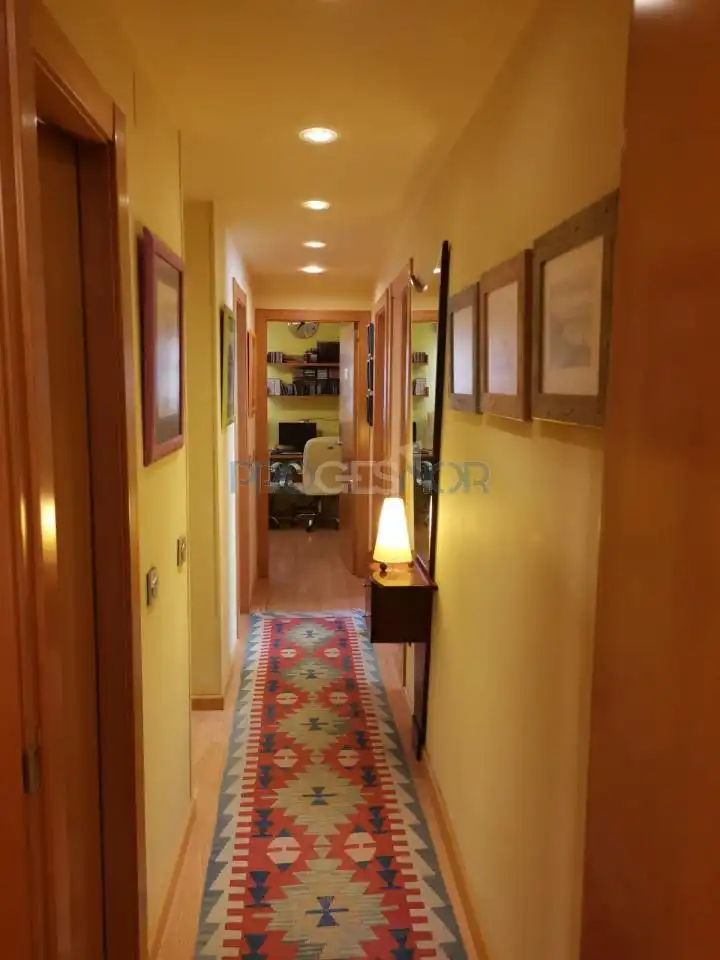 Piso en venta en León Capital  con Calefacción, Trastero y Balcón