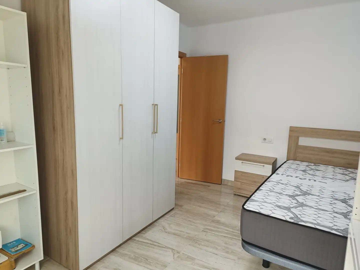 Habitación de Piso de alquiler en Mislata con Aire acondicionado, Terraza y Amueblado