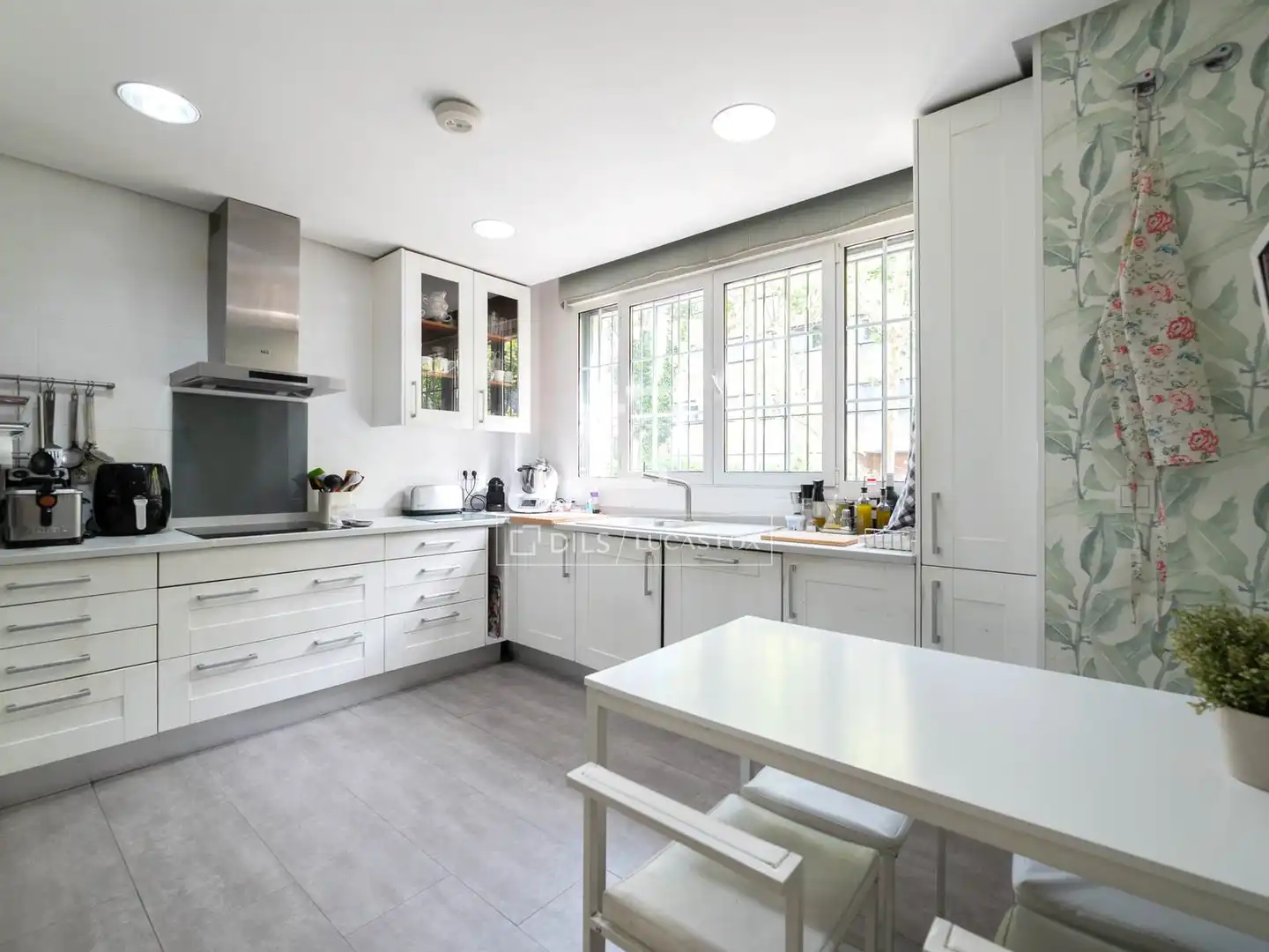 Cocina de Casa o chalet en venta en Madrid con Aire acondicionado, Calefacción y Jardín privado