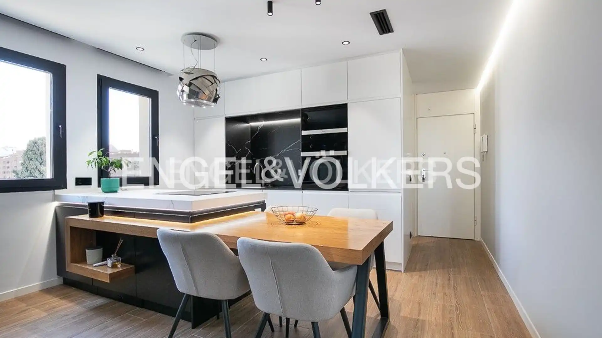 Cuina de Pis de lloguer en  Valencia Capital amb Aire condicionat, Calefacció i Moblat