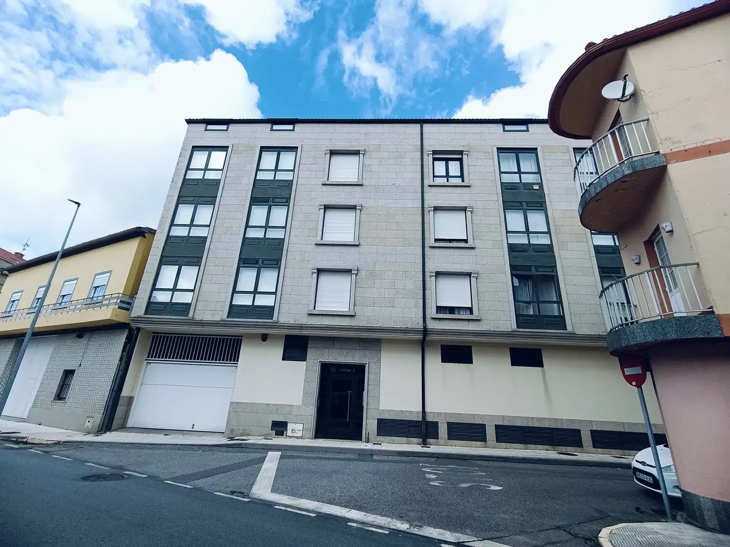Vista exterior de Estudio en venta en A Pobra do Caramiñal con Calefacción, Trastero y Horno