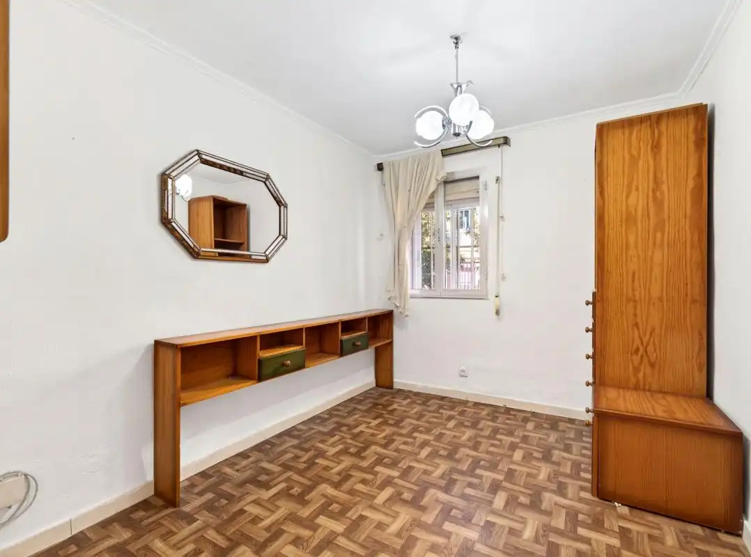 Habitación de Planta baja en venta en Madrid con Calefacción
