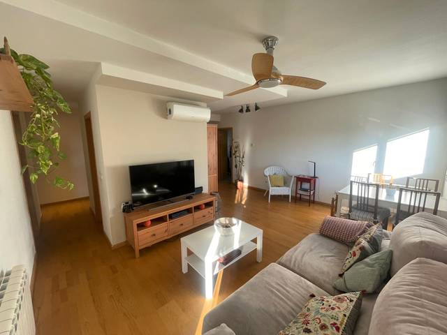 Dúplex en Alquiler en Calle Polonia en Urb. Belvalle