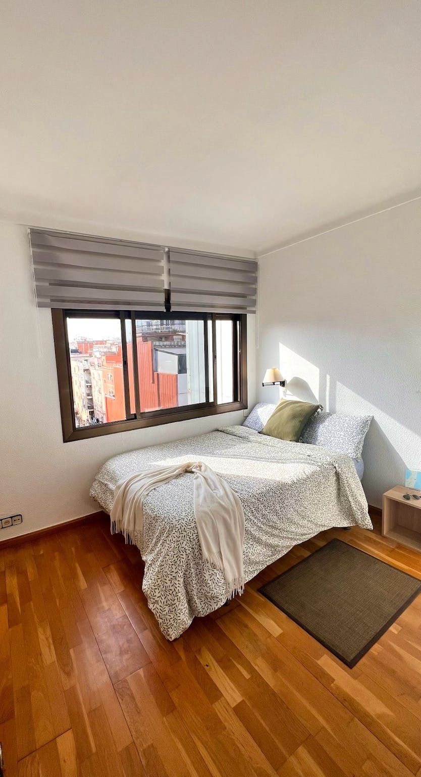 Habitación de Piso para compartir en L'Hospitalet de Llobregat con Aire acondicionado, Calefacción y Amueblado