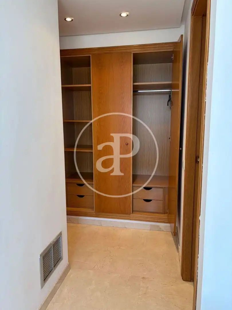 Habitación de Piso de alquiler en Valencia con Aire acondicionado, Calefacción y Jardín privado
