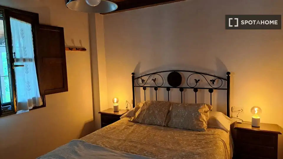Room in Alozaina