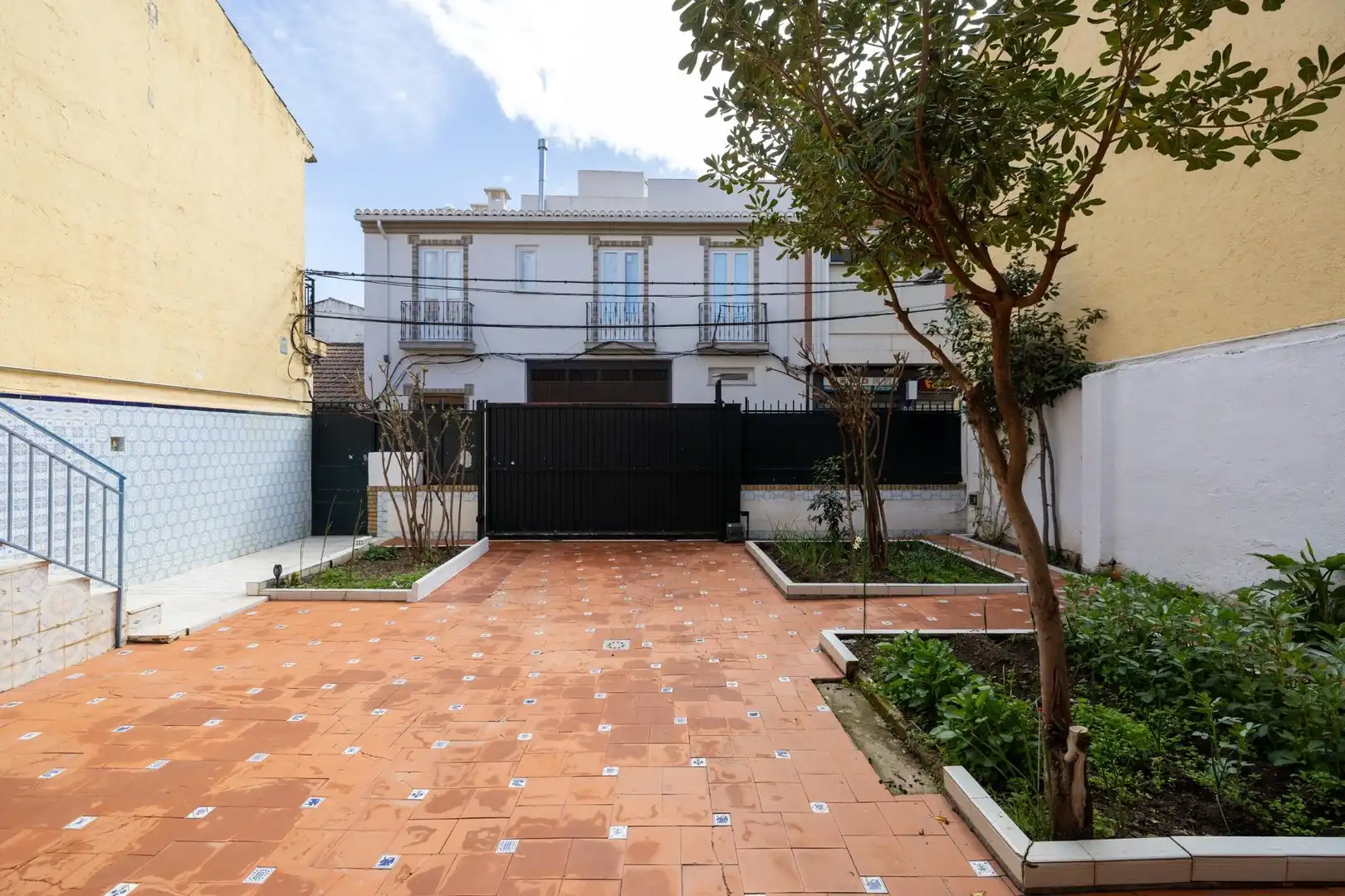 Vista exterior de Casa o xalet en venda en Armilla amb Aire condicionat, Traster i Balcó