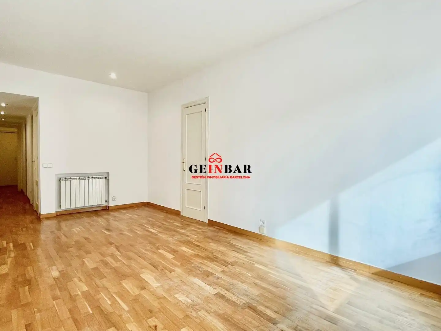 Piso en venta en Barcelona con Calefacción y Parquet