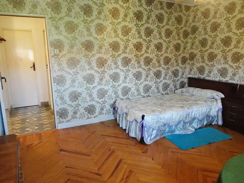 Schlafzimmer von Einfamilien-Reihenhaus zum Verkauf in Salas de los Infantes mit Heizung und Privatgarten