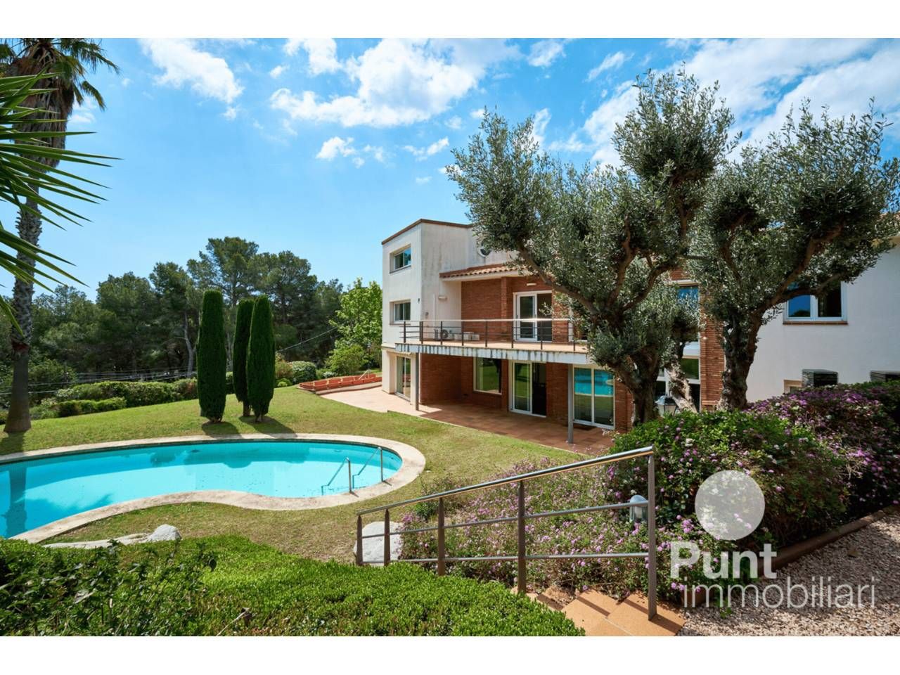 Exterior view of House or chalet for sale in Premià de Dalt  with Air Conditioner, Heating and Private garden