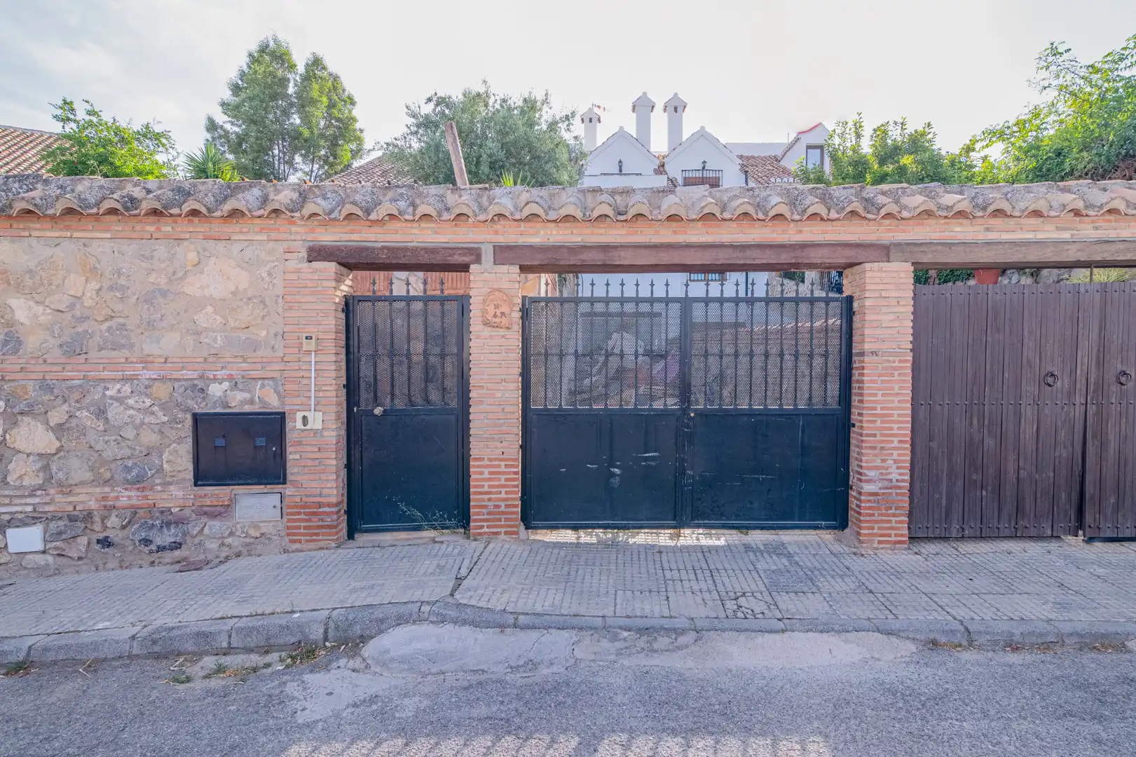 Vista exterior de Casa o xalet en venda en Las Gabias amb Jardí privat, Terrassa i Moblat