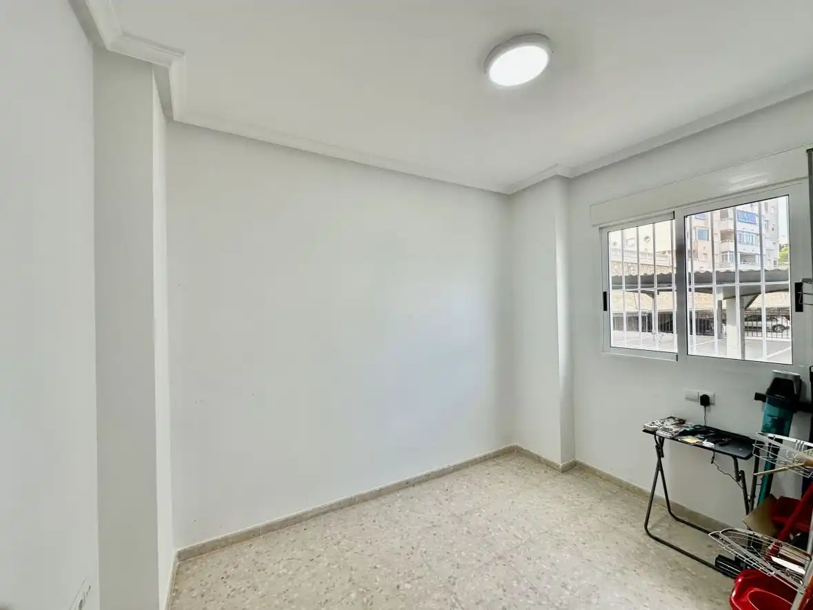 Habitación de Apartamento en venta en Elche / Elx con Calefacción, Terraza y Piscina