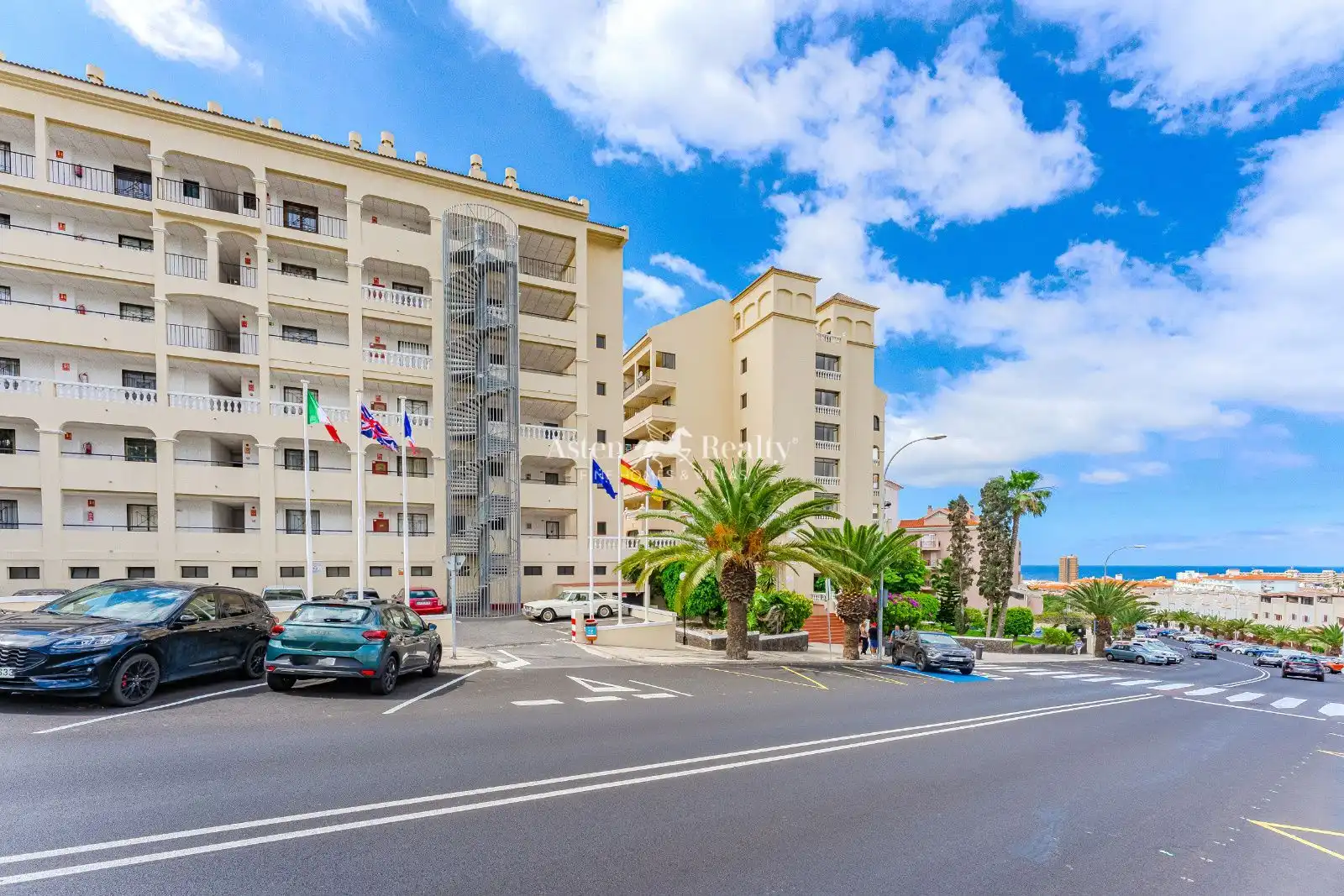 Vista exterior de Estudi en venda en Arona amb Terrassa, Piscina i Piscina comunitària