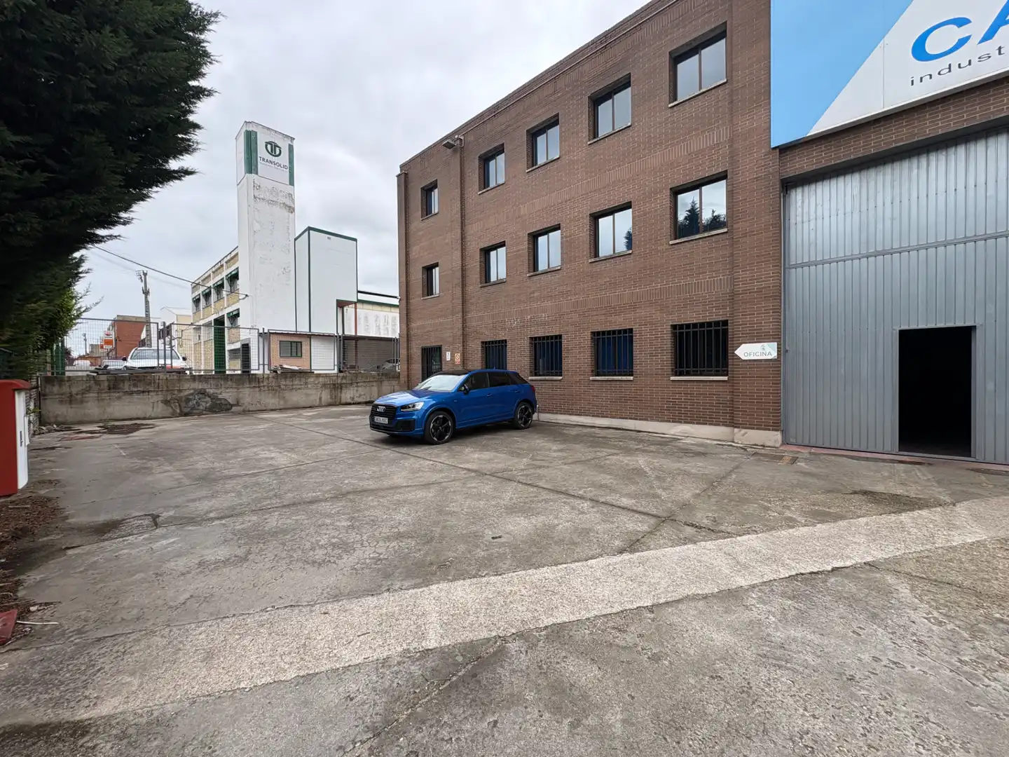 Vista exterior de Nau industrial de lloguer en Valladolid amb Alarma