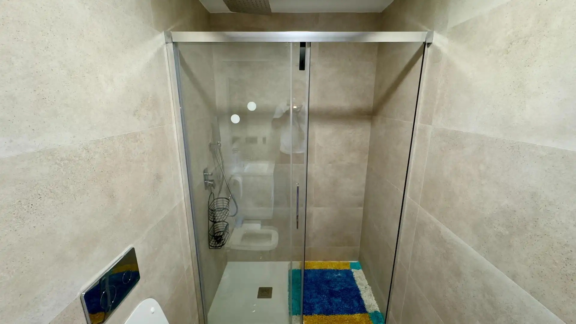 Bathroom of Flat for rent in Granada  with Air Conditioner, Heating and Terrace