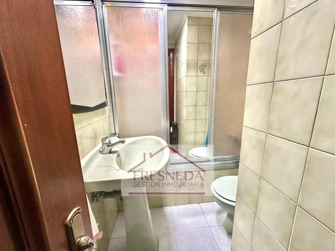 Baño de Piso en venta en Oviedo  con Calefacción, Terraza y Trastero