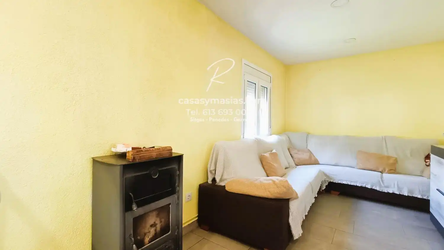 Sala de estar de Finca rústica en venta en Mediona con Calefacción, Jardín privado y Piscina
