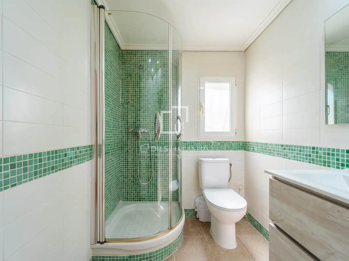 Baño de Piso en venta en Valencia con Calefacción, Parquet y Amueblado