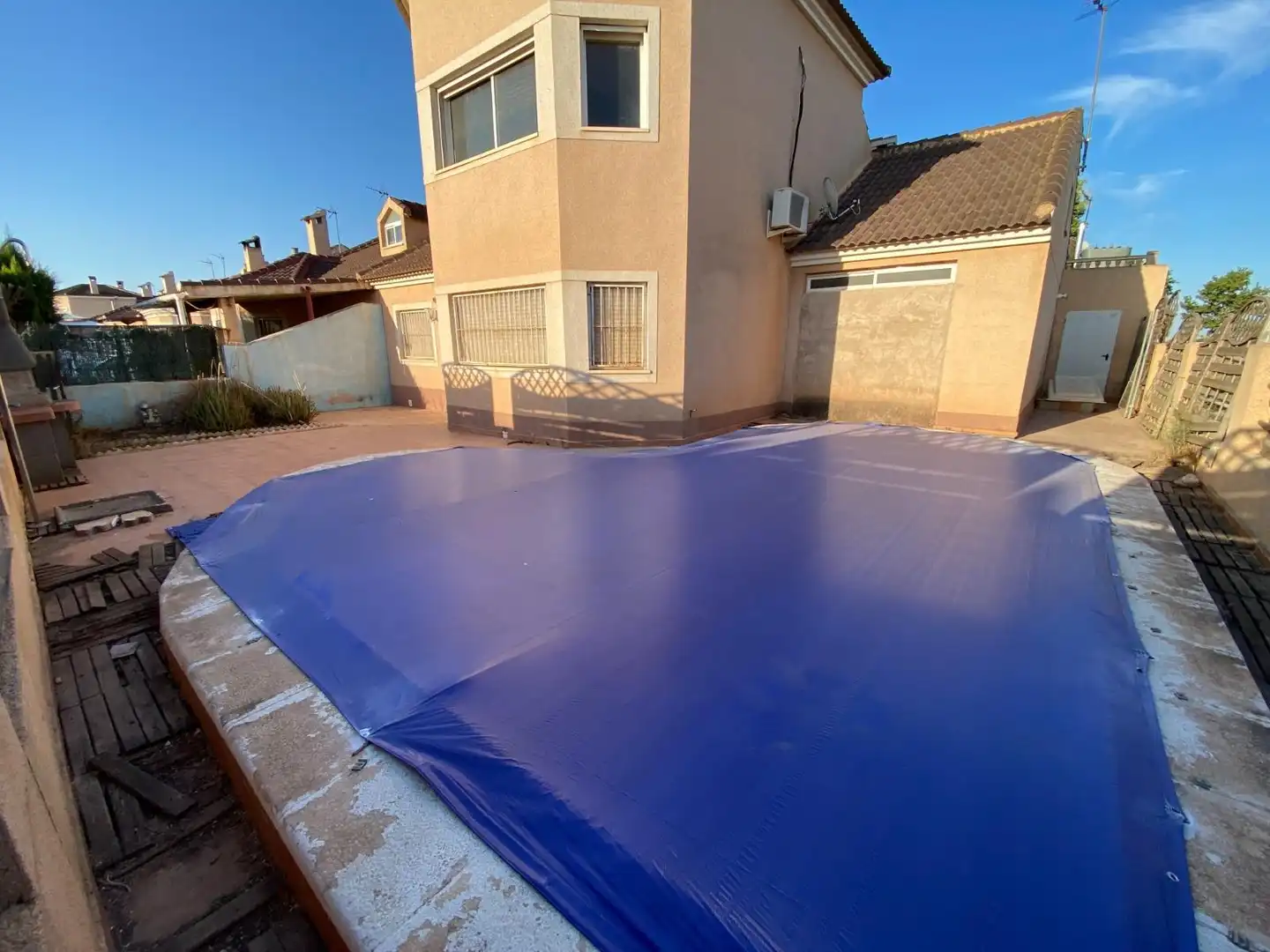 Chalet con piscina en venta en DE CURIE, imagen 2