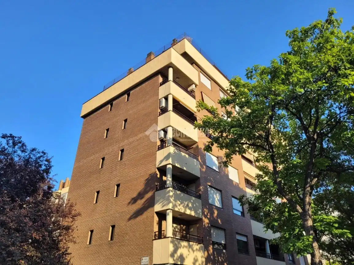 Vista exterior de Pis en venda en Zaragoza amb Terrassa i Traster