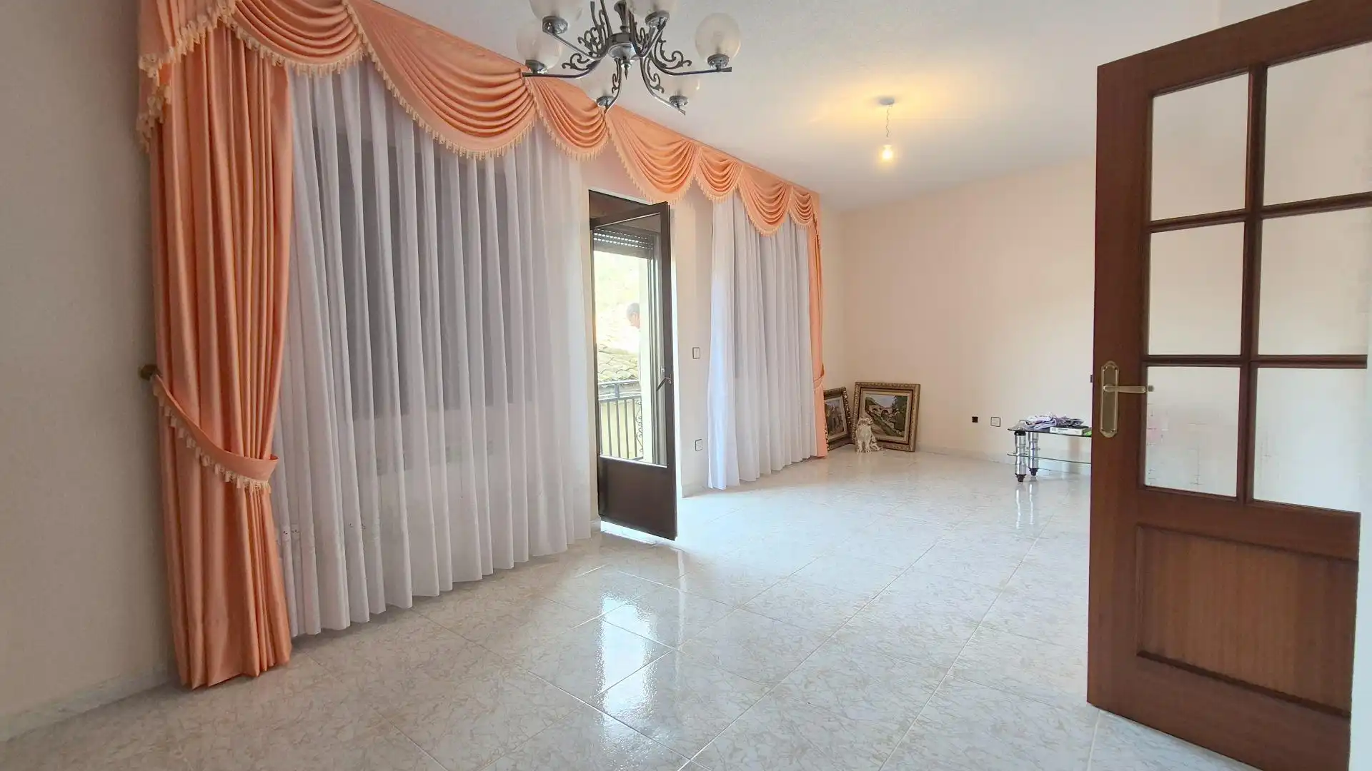 Sala de estar de Casa o chalet en venta en San Esteban de la Sierra con Amueblado