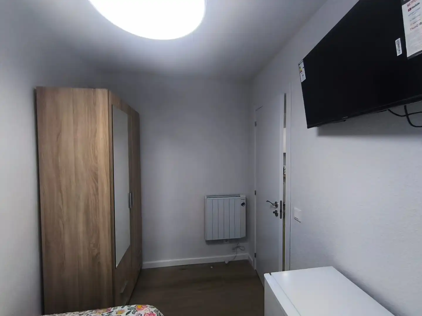 Bedroom of Flat for share in Madrid  with Heating, Furnished and Washing machine