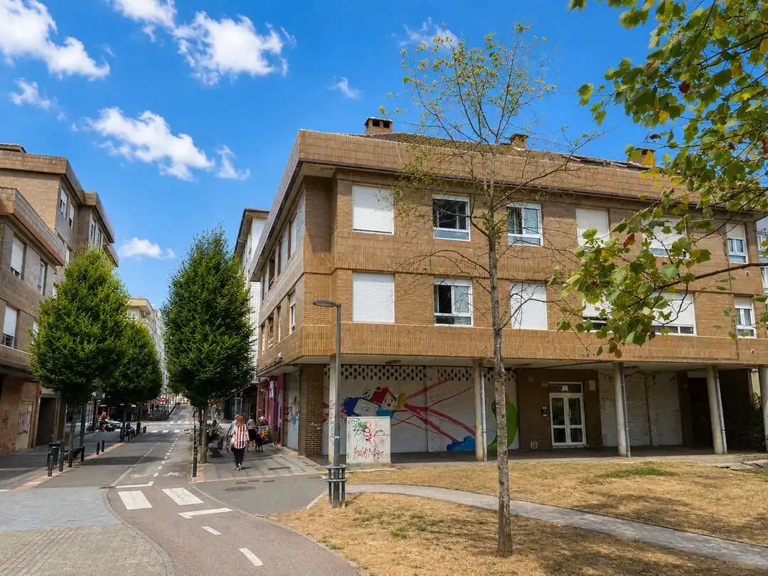 Business premises for sale in Lugones, imagen 2
