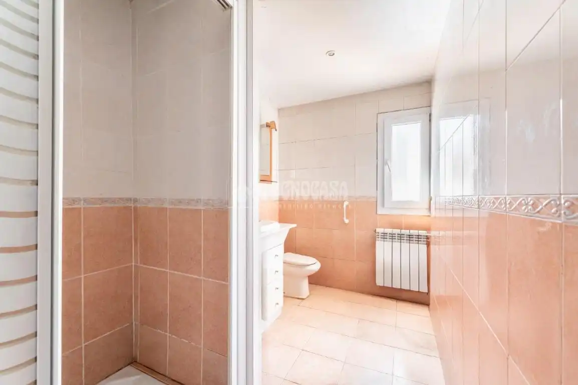 Bany de Casa o xalet en venda en Las Rozas de Madrid amb Aire condicionat, Calefacció i Terrassa