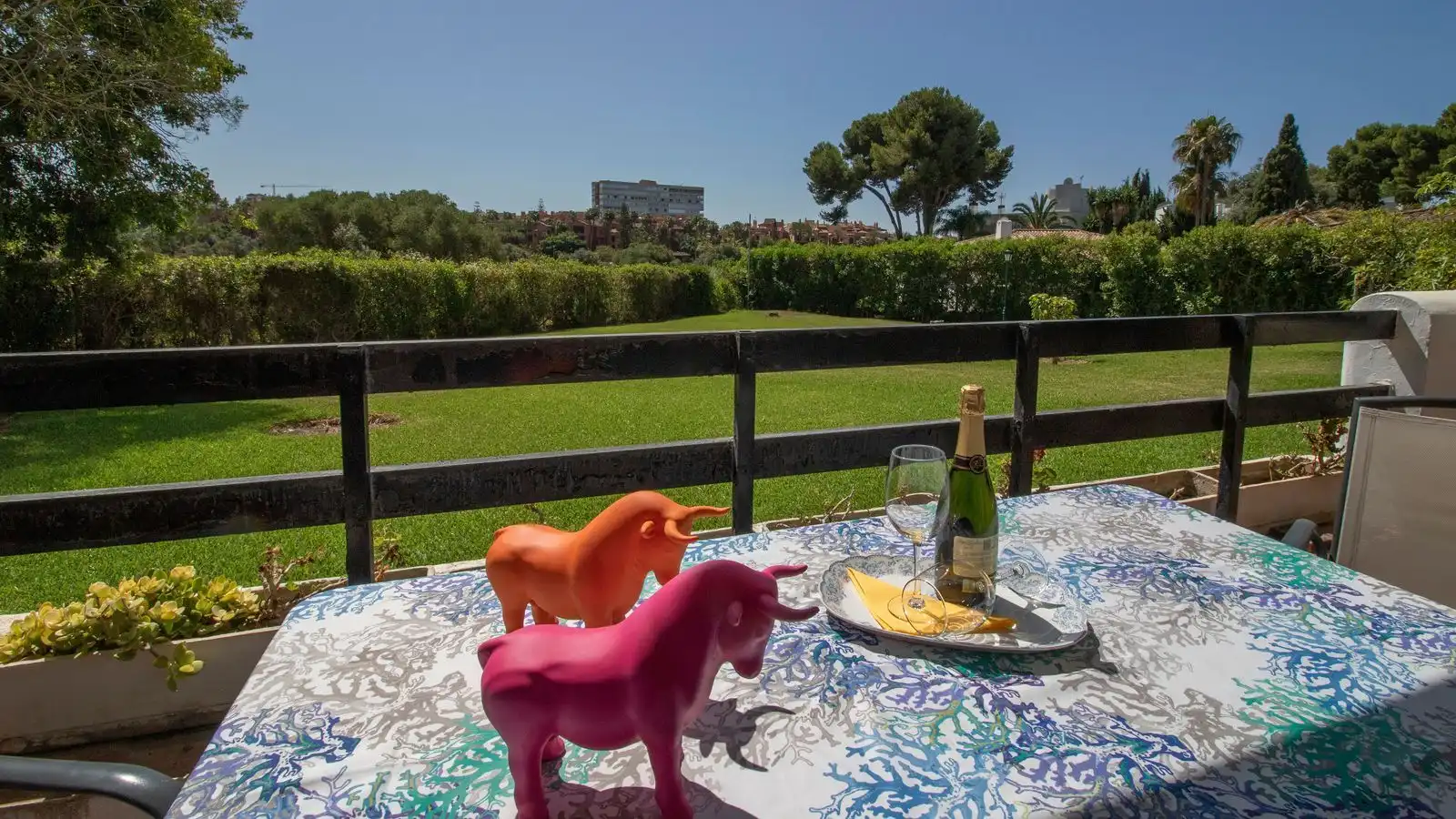Jardín de Piso en venta en Marbella con Aire acondicionado, Terraza y Amueblado